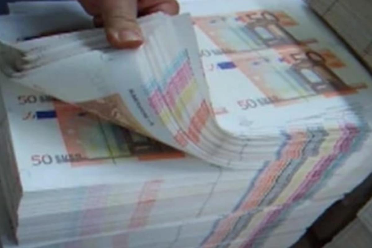 Cosa rischia chi paga con le banconote false?